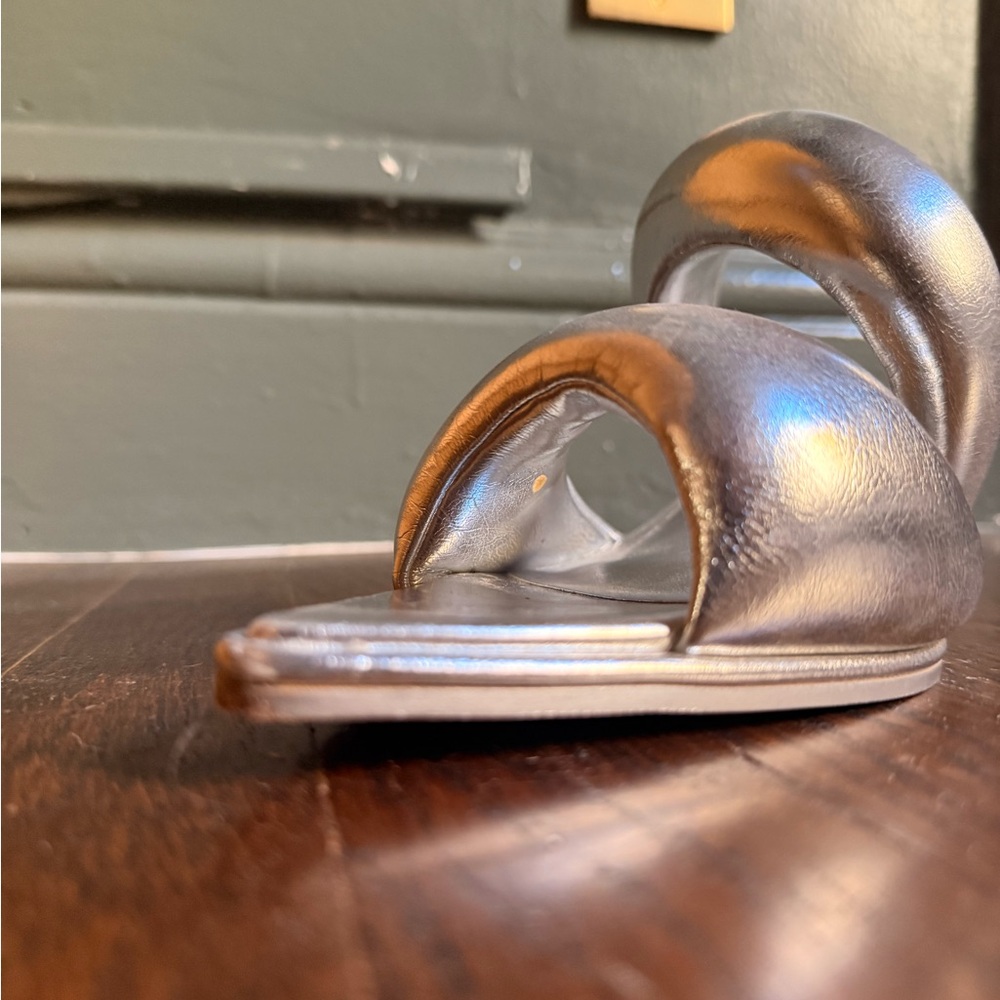 Sara Mule in metallic silver - Picture 8 of 14